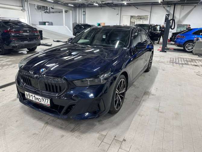 BMW 5 серии 530i xDrive 2.0 AT (258 л.с.) 4WD