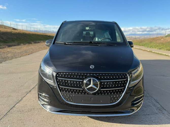Mercedes-Benz V-Класс 300 d экстра длинный 2.0d AT (237 л.с.) 4WD