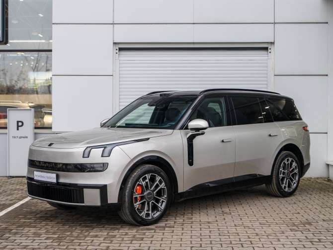 Lynk & Co 900 2.0hyb AT (734 л.с.) 4WD